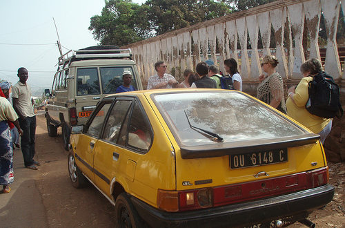 Article : Le chauffeur, le client et le flic : scènes de taxi camerounaises